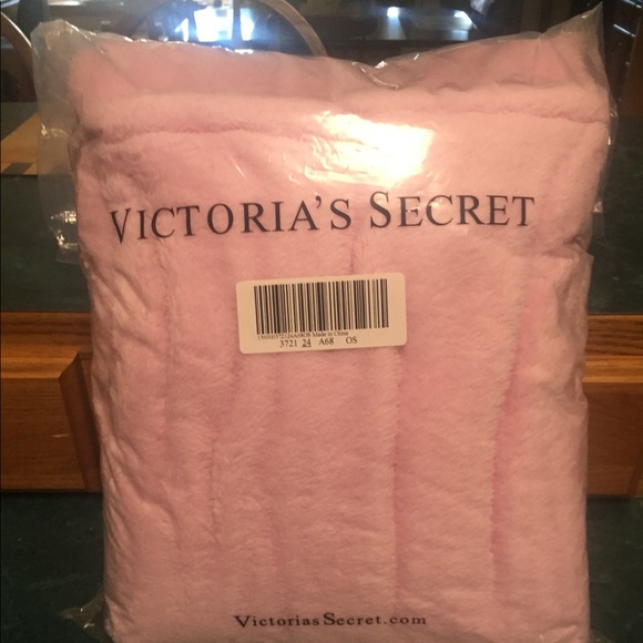 PINK Victoria's Secret Other - 🌸🌸NWT VS PINK PLUSH BLANKET FULL SIZE